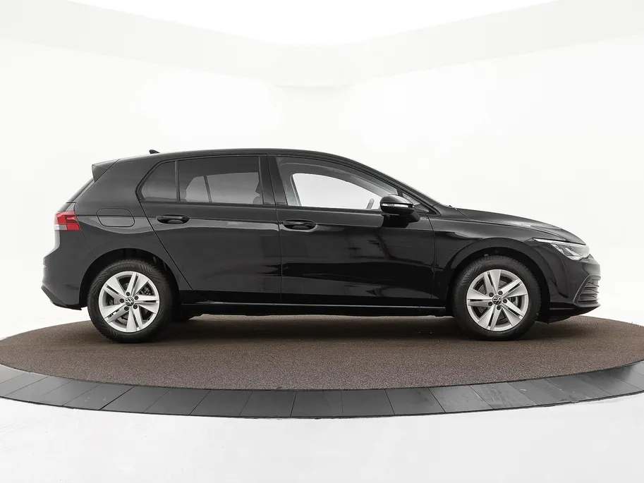 Volkswagen Golf 1.0 eTSI 110pk DSG Life · Camera · Apple/Android Car Play · Navigatie · P-Sensoren · 16'' Inch · Garantie t/m 04-02-2028 of 100.000km