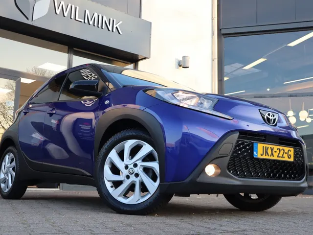 Toyota Aygo X 1.0 CVT Pulse Bi-tone Automaat | AllSeasons | Stoelverwarming