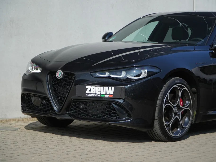 Alfa Romeo Giulia 2.0 Turbo 280 PK Competizione Q4 AWD | Harman | Veloce | 19'