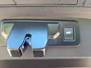 Renault Scénic E-Tech EV60 comfort range techno Apple Carplay/Android Auto , lichtmetalen velgen 19' , electronic climate controle , camera , cruise control adaptief , navigatiesysteem , stoel en stuurverwarming .