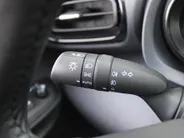Mazda 2 Hybrid 1.5 Agile | Comfort pakket | CarPlay | Camera | Stuur-/stoelverwarming | Cruise adapt. | 15' LM |