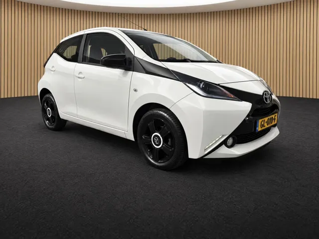 Toyota Aygo 1.0 VVT-i x-play | Automaat | Camera