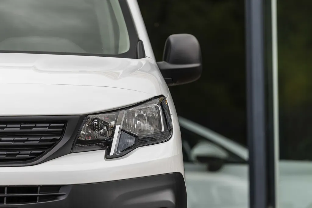Peugeot Partner 1.5 BlueHDI Pro Long EX.BTW | Inclusief Imperial met ladderrol | All Season banden |