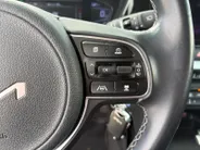 Kia Niro 1.6 GDi Hybrid DynamicLine | *1E EIGENAAR | TREKHAAK | FABRIEKSGARANTIE | APPLE CARPLAY/ ANDROID AUTO | NAVI | CAMERA | LMV | DAB+ | STOF/ LEDER | ETC…