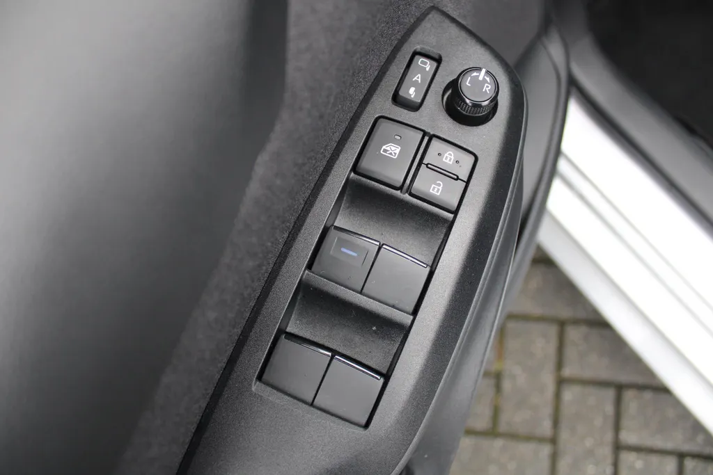 Mazda 2 Hybrid 1.5 Select | Airco | 16"LM | navi | Cruise | Stoelverwarming | Draadloos laden |