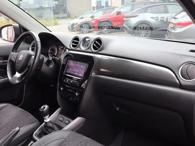 Suzuki Vitara 1.4 BoosterJet Hybrid Style Trekhaak | Adaptive Cruise | Two tone