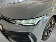 Volkswagen Golf 1.5 eTSI 150pk DSG R-Line · Apple/Android Car Play · Trekhaak ·  Camera + Parkeersensoren · Stoelverwarming · Garantie t/m 24-09-2030 of 100000km.