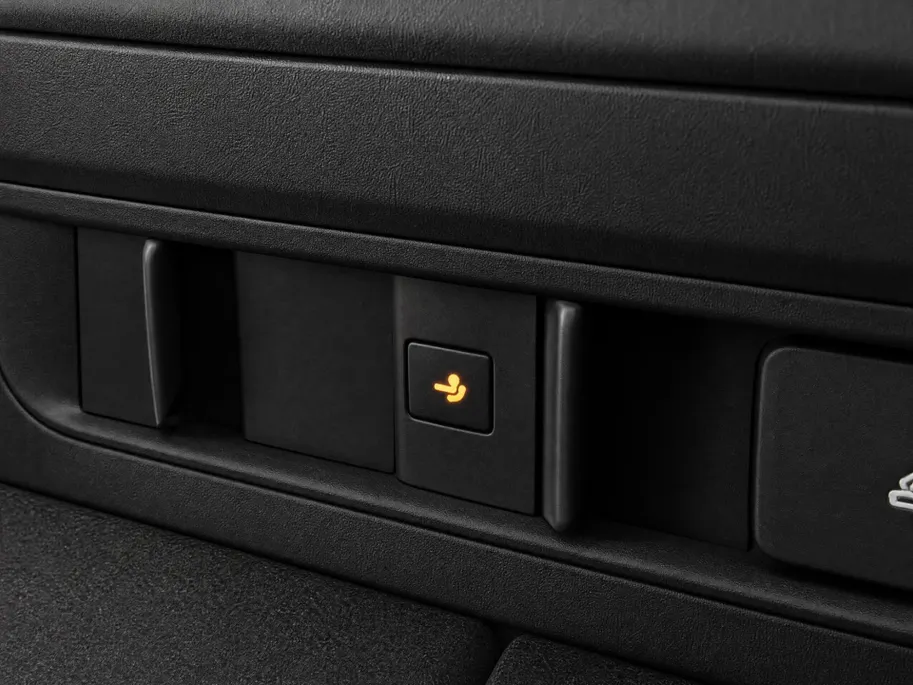 Volkswagen Passat Variant 1.5eHybrid 200kW/272PK R-Line Black Style · Panoramadak · Leder · Trekhaak · 360°Camera · Garantie t/m 24-08-2030 of 100000km.