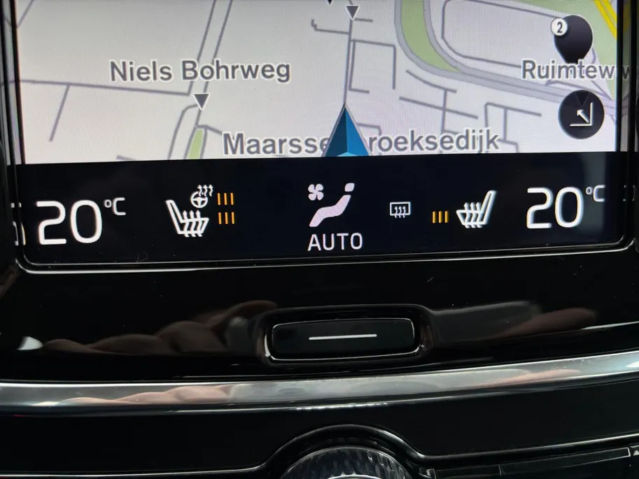Volvo V90 2.0 T4 Momentum | LEDER | CAMERA | TREKHAAK | DEALER-ONDERHOUDEN | NL-AUTO |