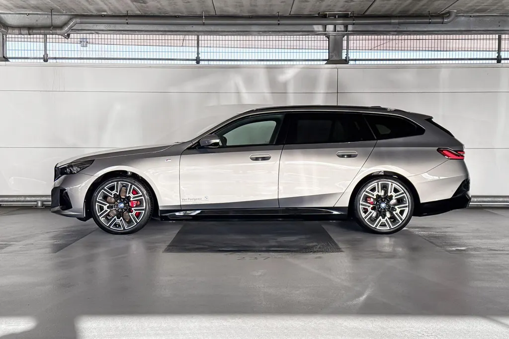 BMW i5 Touring xDrive40 84 kWh