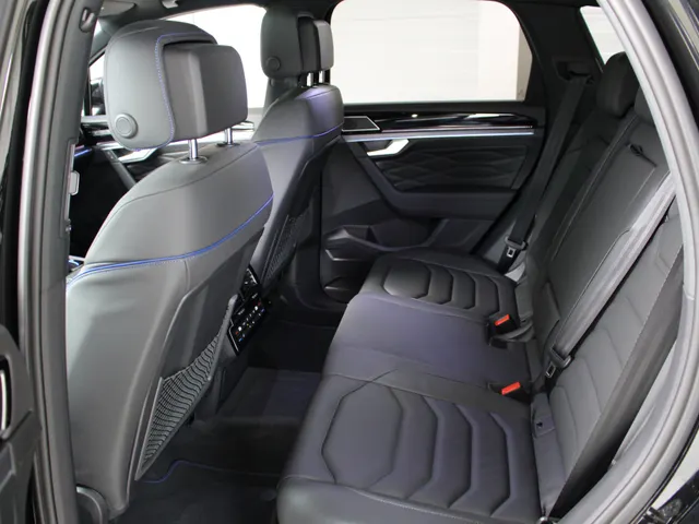 Volkswagen Touareg 3.0 TSi R 4-Motion 462 PK | Panoramadak | Head-Up display | Climate Seats | Keyless | Dynaudio |  Matrix Led