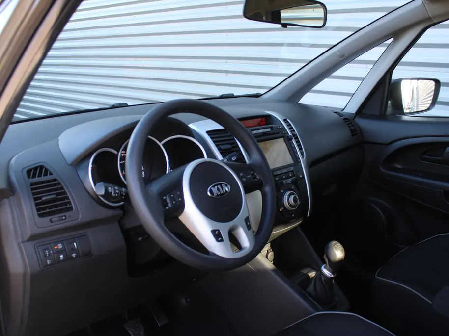 Kia Venga 1.6 CVVT 20th Anniversary | Airco | Navi | Cruise | Camera | 16' LM | All season banden | Dealeronderhouden |