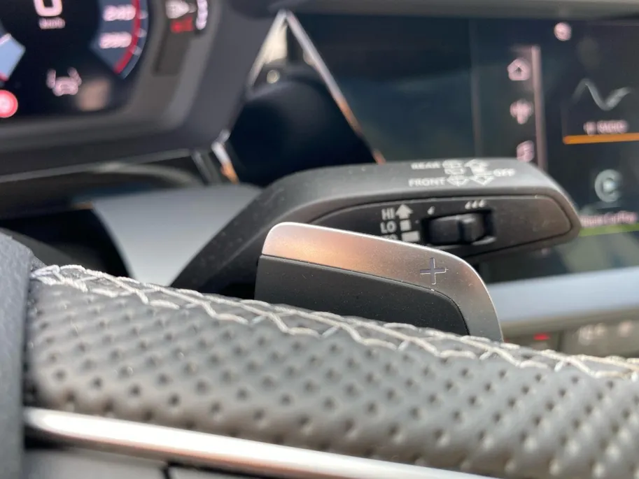 Audi A3 Sportback 35 TFSi mild-Hybrid S-Tronic aut. S Edition S Line Sportstoelen | Pano dak | SONOS Sound | Camera | Stoelverwarming | CarPlay | Cruise Control adapt. | Etc.