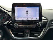 Ford Fiesta 1.1 Trend | Trekhaak | All Season Banden | Parkeersensoren Achter | Navigatie | Cruise Control | Voorruitverwarming | Airco | Apple Carplay & Android Auto | Bovag Garantie