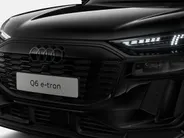 Audi Q6 e-tron S edition performance 100 kWh 306 PK · Adaptieve luchtvering · Trekhaak elek. wegklapbaar · Glazen panoramadak