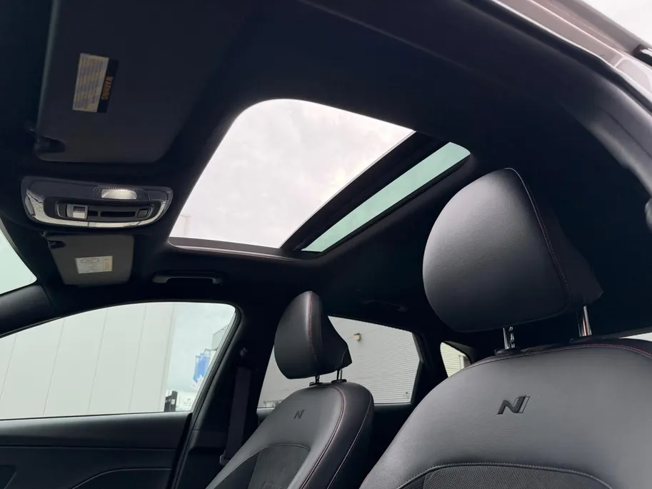 Hyundai Kona 1.6 GDI HEV N Line Sky | Schuif-/kantel dak | 360 camera | Apple Carplay/ Android Auto | Stoelverwarming voor & achter | Stoelventilatie |  Navigatie |