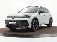 Volkswagen Tiguan 1.5 eHybrid 204pk DSG R-Line Edition · Panoramadak · 360 Camera · Inklap. Trekhaak · Matrix LED · Stuur- & Stoelverwarming + Massage · Achterbank verwarmd · Garantie t/m 09-10-2030 of 100.000km