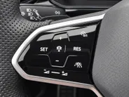 Volkswagen T-Roc 1.5TSI/150PK R-Line Black Style · Panoramadak · Apple/Android Car Play · BEATS audio · Camera