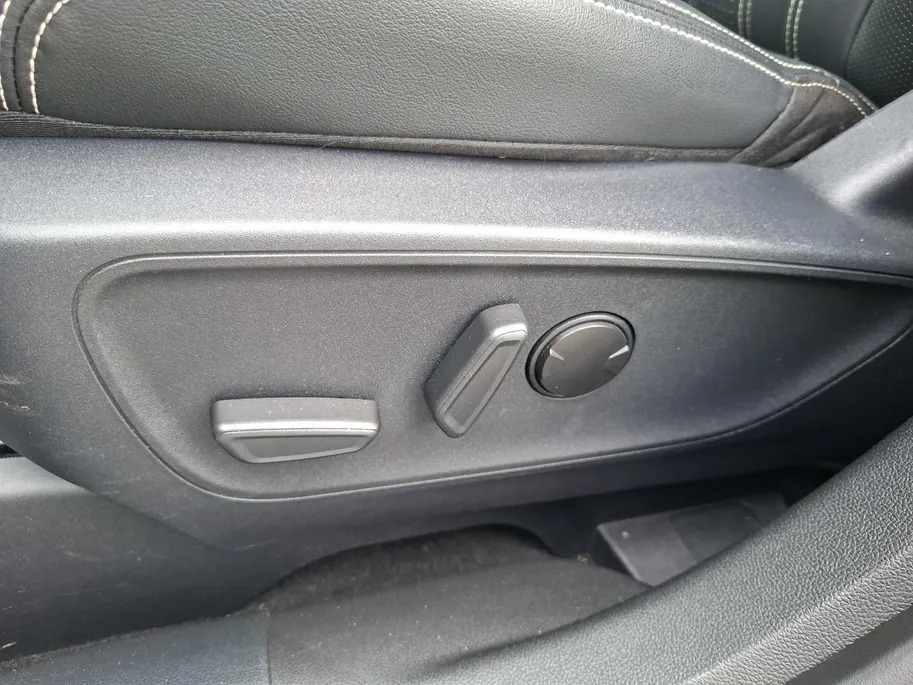 Ford Kuga 2.5 PHEV ST-Line X | Trekhaak | Winterpack | Driver assistancepack | Technologypack | El. Achterklep | Camera v+a | Dodehoekdetectie | Climate control | Leren bekleding | El. verst. bestuurdersstoel | Apple Carplay&Android Auto |