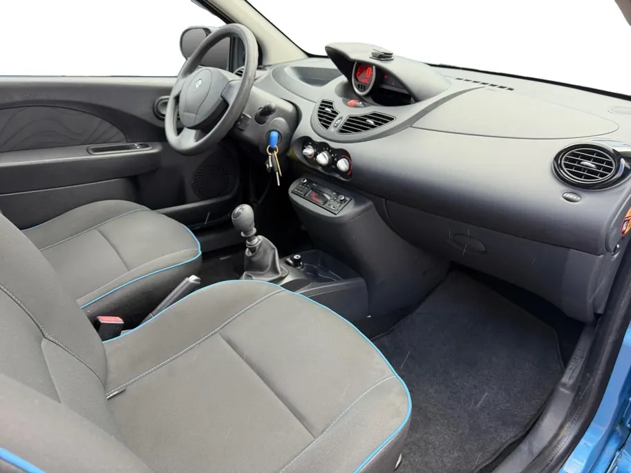 Renault Twingo 1.2 16V Parisienne | Zeer nette auto | Open dak | Bluetooth Radio | Airconditioning | Afneembare Trekhaak | 12 maanden BOVAG garantie |