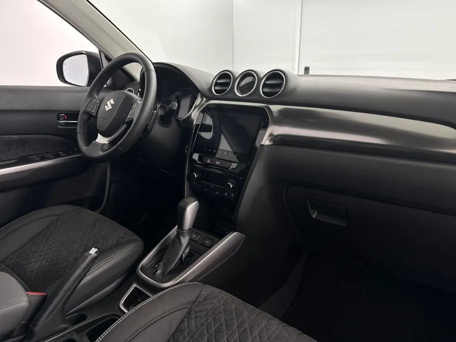 Suzuki Vitara 1.4 Style Smart Hybrid Automaat | Panoramadak | €2.000,- + €750,- voorraadkorting!