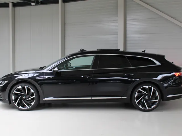 Volkswagen Arteon Shooting Brake 2.0 TSI R-Line Panoramadak | Leder | DCC | IQ-Light | 20' Nashville velgen | Harman Kardon Audio