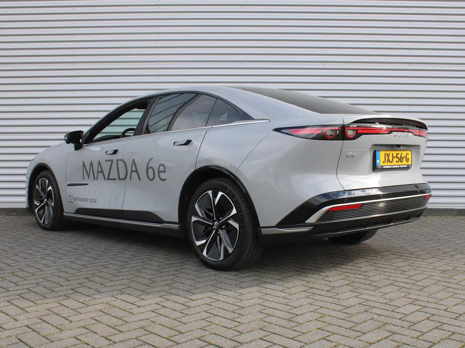 Mazda 6 6e Takumi Long Range 80 kWh | Stuur-/stoelverwarming + ventilatie | 360 camera | Pano dak | Zwart leer | 19' LM | HUD | LED | Elek. stoelverst. |