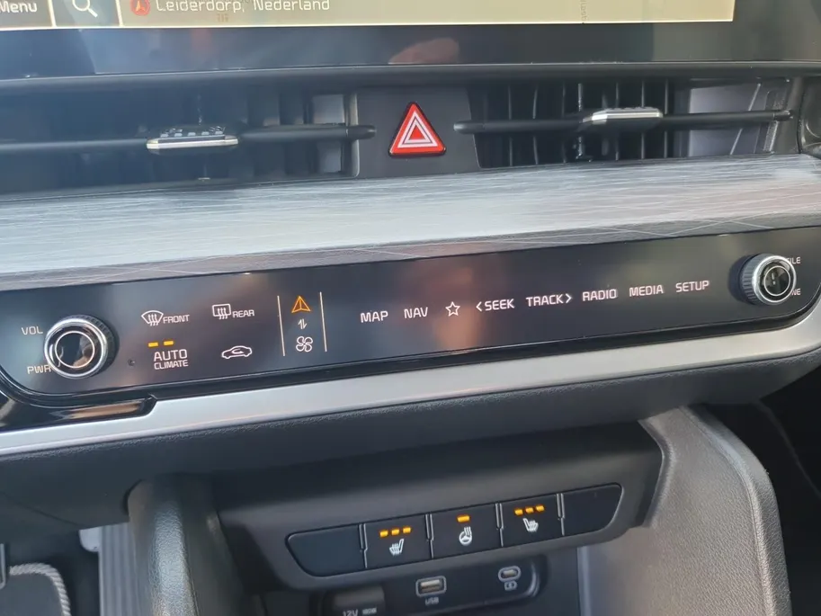 Kia Sportage 1.6T MHEV DynamicLine Edition | Stoel en stuurverwarming | Camera | Navigatie | Apple Carplay / Android Auto | Climate control |