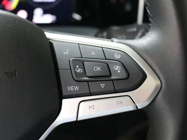 Volkswagen Golf 1.5 eTSI Life Energy Panoramadak | Navigatie | Keyless | Stoel- en Stuurverwarming | Parkeercamera