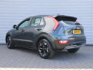 Kia Niro EV Light Edition 64.8 kWh | Camera | Cruise adapt. | Clima | 17' LM | Navi | Keyless | All season banden | 17% bijtelling |