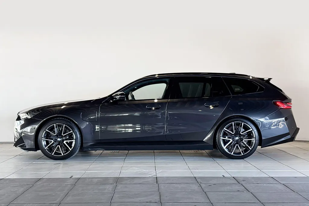 BMW M5 Touring M Drive Professional