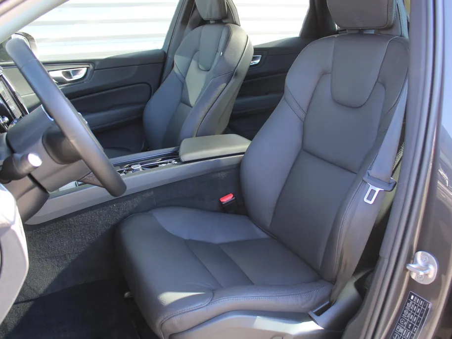 Volvo XC60 2.0 T6 Plug-in hybrid AWD Essential Edition Bright | Leer | Schuifdak | Elek. stoelverstelling | 19' LM | Dodehoek detectie | LED | Zeer nette auto |