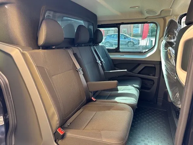 Renault Trafic 170PK L2H1 Extra DC DUBBEL CABINE | ANNIVERSARY BLACK EDITION | CAMERA | Stoelverwarming | NAVI