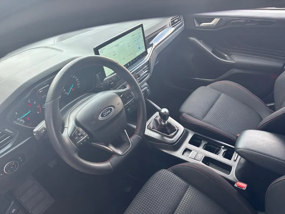 Ford Focus Wagon 1.0 EcoBoost Hybrid ST Line | Winterpack | Apple Carplay / Android auto | Parkeersensoren voor + achter