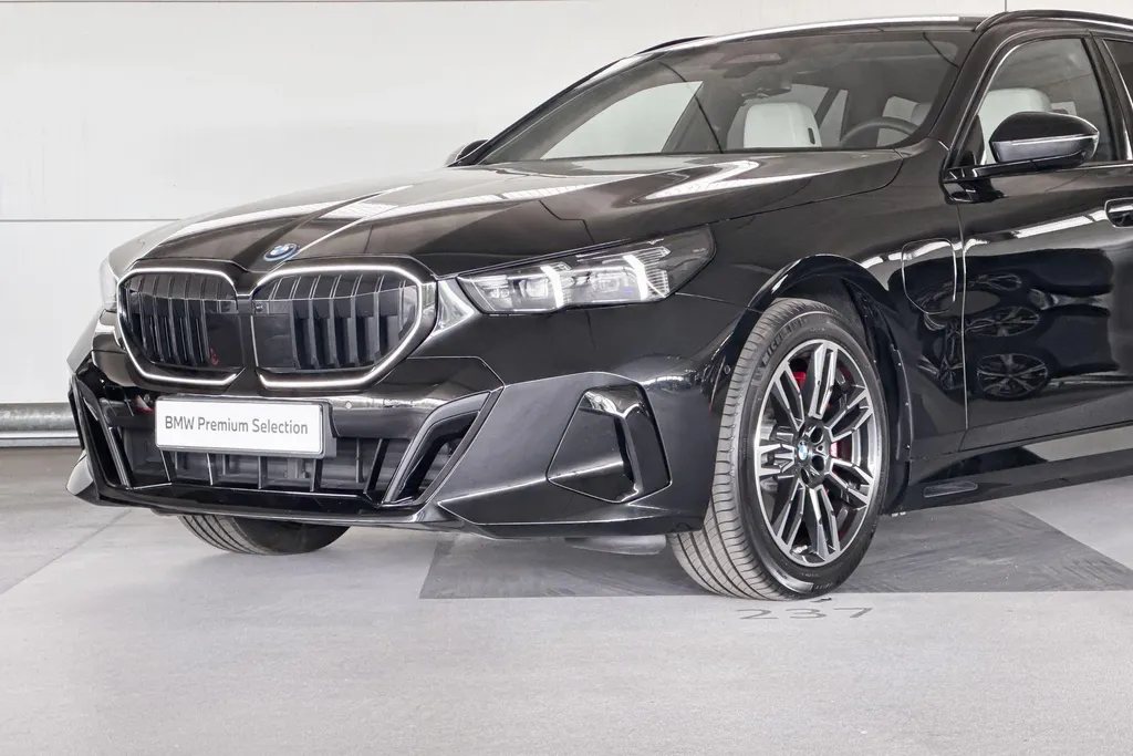 BMW 5 Serie Touring 550e xDrive