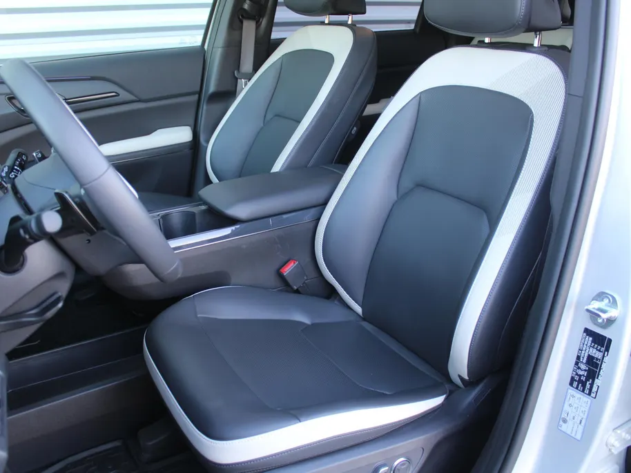 Kia EV5 GT-Line Business Edition 81.4 kWh | Trekhaak | Stuur-/stoelverwarming v+a | Schuifdak | Leer | Elek. stoelverstelling + achterklep | 20' LM | LED |