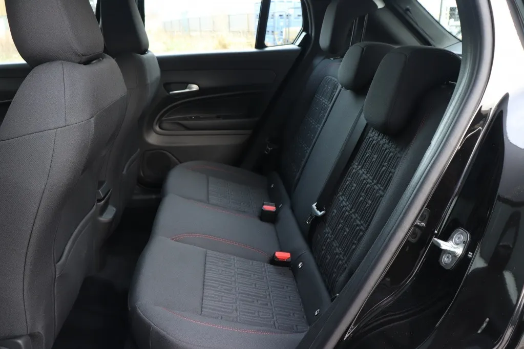 Fiat 600e RED 54 kWh | Carplay | Clima | Cruise | Direct Leverbaar