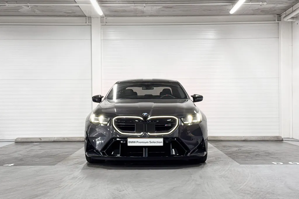 BMW M5 Sedan M5