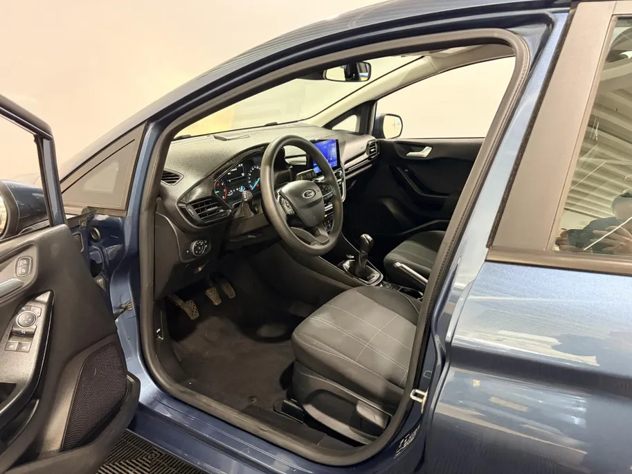 Ford Fiesta 85PK Trend | 1e eigenaar | Navi | Cruise Control | Airco | DAB | Apple CarPlay/Android Auto | Parkeersensoren | Elektrische Ramen & Spiegels | Licht Sensor |