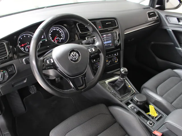 Volkswagen Golf 1.4 TSI Business Edition Connected Navigatie | Camera | Panoramadak | Sportstoelen