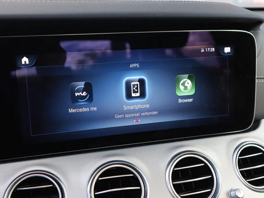 Mercedes-Benz E-Klasse 300 e AMG Line l Trekhaak l Panoramadak l Keyless l stoelverwarming