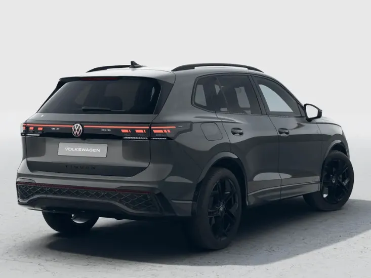 Volkswagen Tiguan R-Line Edition 1.5 eHybrid 204 PK 6 versn. DSG · Black Style Pakket · Panoramaschuif-kanteldak · Trekhaak inklapbaar, met elektrische ontgrendeling, incl. aanhangermanoeuvreerhulp Trailer Assist · Prijs is inclusief inruilpremie ·