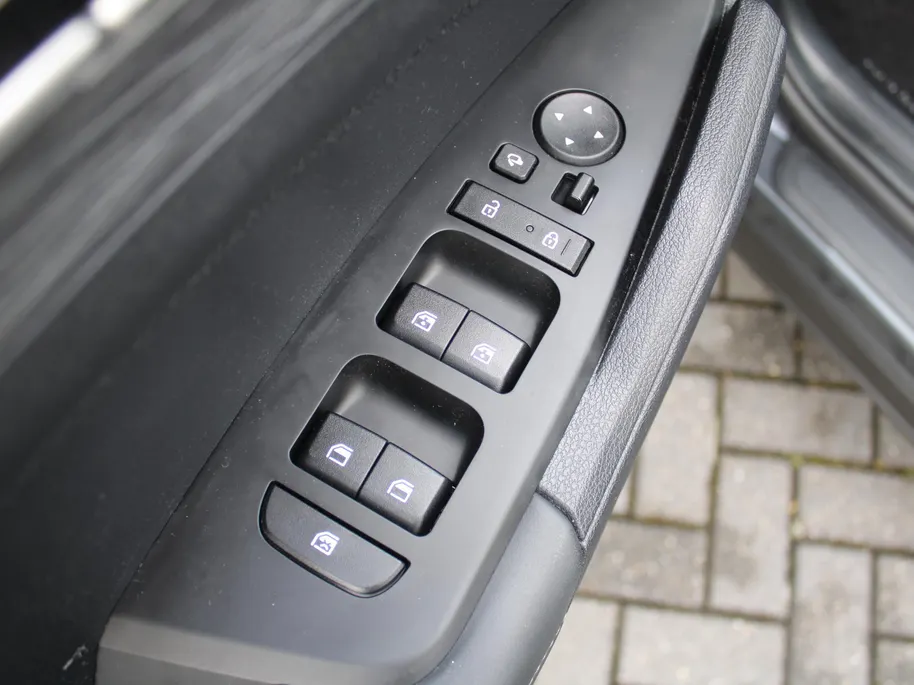 Kia Sportage 1.6 T-GDi MHEV DynamicLine | Camera | Clima | Cruise adapt. | Navi | PDC | LED | 17' LM | Apple Carplay/Android Auto |