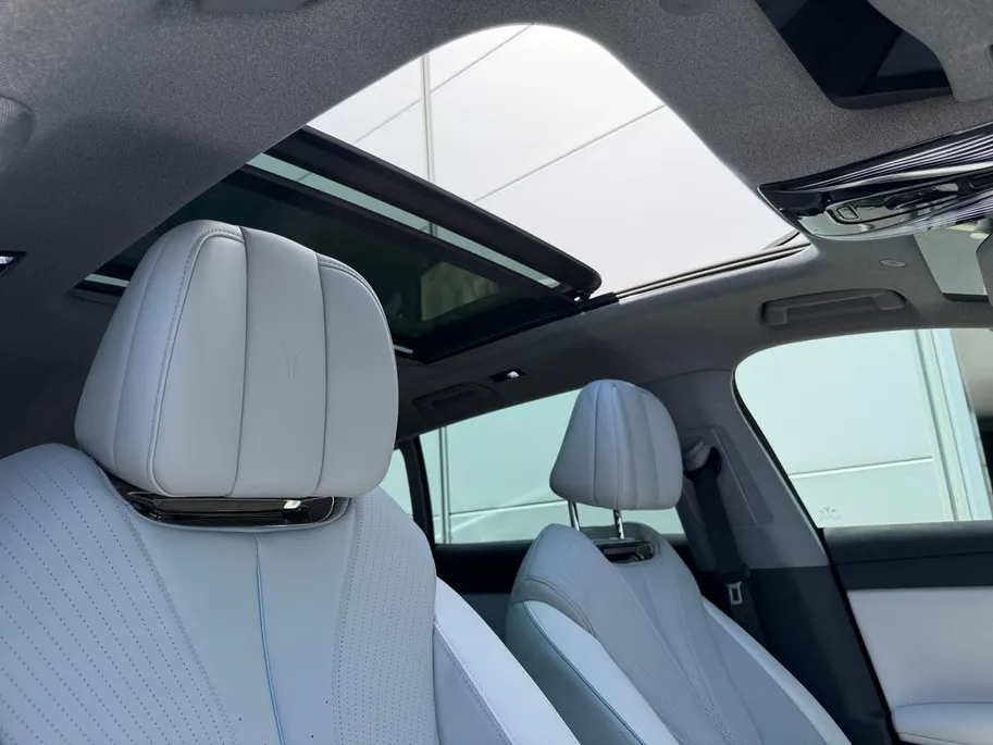 Voyah Courage Business Edition 80 kWh | Demo | Zeer compleet | 476 km range | Open dak | Stoel koeling & verwarming & memory |