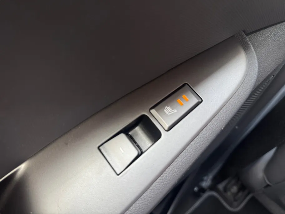 Hyundai IONIQ 1.6 GDi Premium +