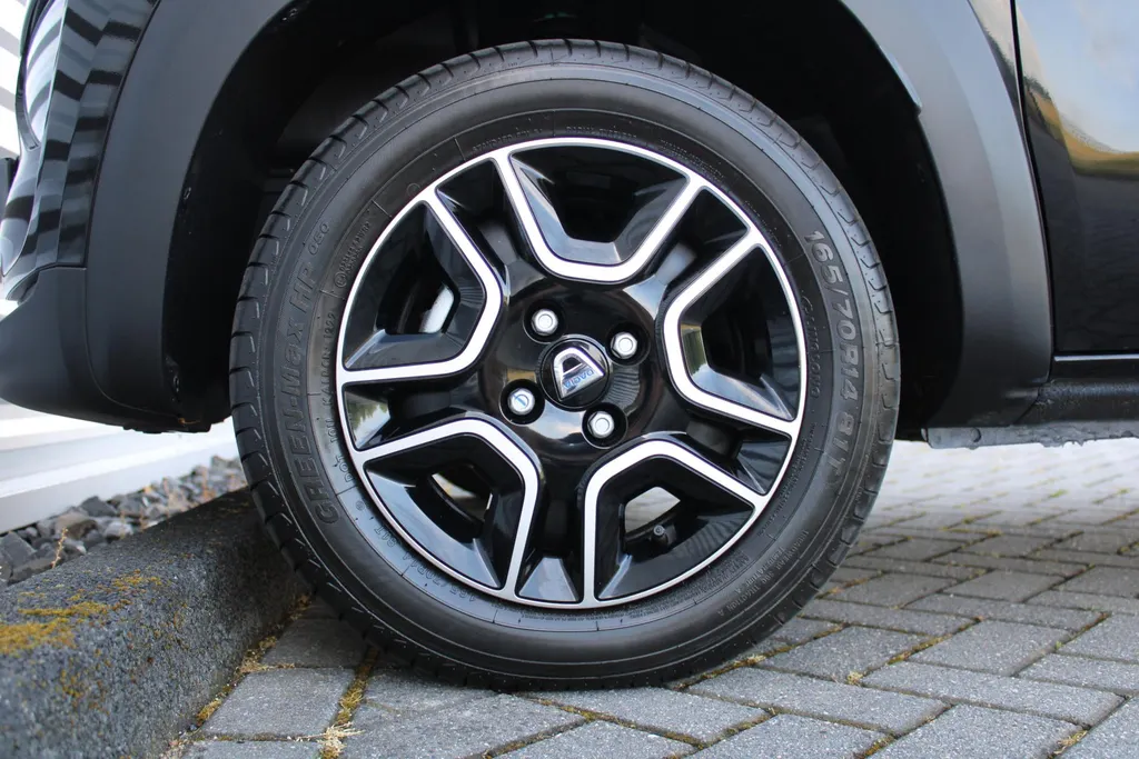 Dacia Spring Expression | Nieuw | Airco | PDC | 14' Design velgen | Navi | Camera | BTW | UNIEK!! |