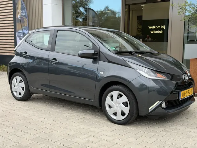 Toyota Aygo 1.0 VVT-i x-play | Android auto & Apple carplay | Navigatie | Airco |
