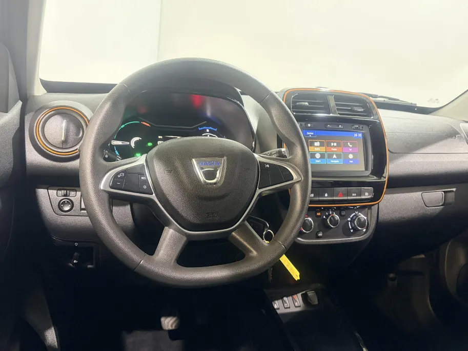 Dacia Spring Comfort Plus 27 kWh Automaat | 1e eigenaar | Navi | Bluetooth | Apple CarPlay/Android Auto | Lichtmetalen Velgen | Parkeersensoren | Airco | Elektrische Ramen |