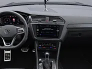 Volkswagen Tiguan 1.4TSIeHybrid 180kW/245PK R-Line Business+ · Navigatie · Apple/Android Car Play · Camera + Parkeersensoren