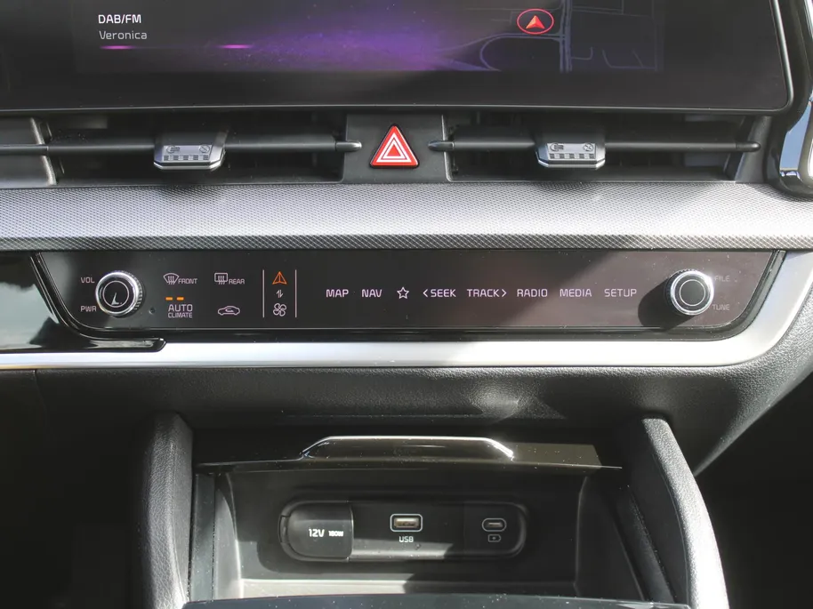 Kia Sportage 1.6 T-GDi Hybrid DynamicLine | Camera | Cruise adapt. | Navi | 17' LM | Clima v+a | LED | Apple Carplay/Android Auto |